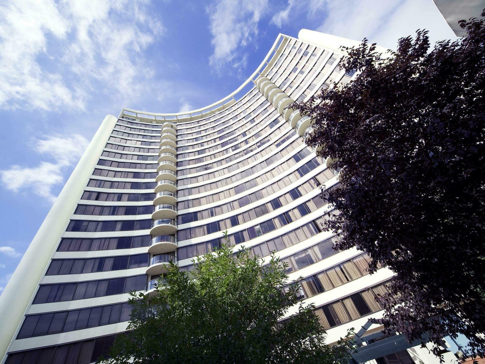 Breakfree Capital Tower Apartments Канберра Экстерьер фото