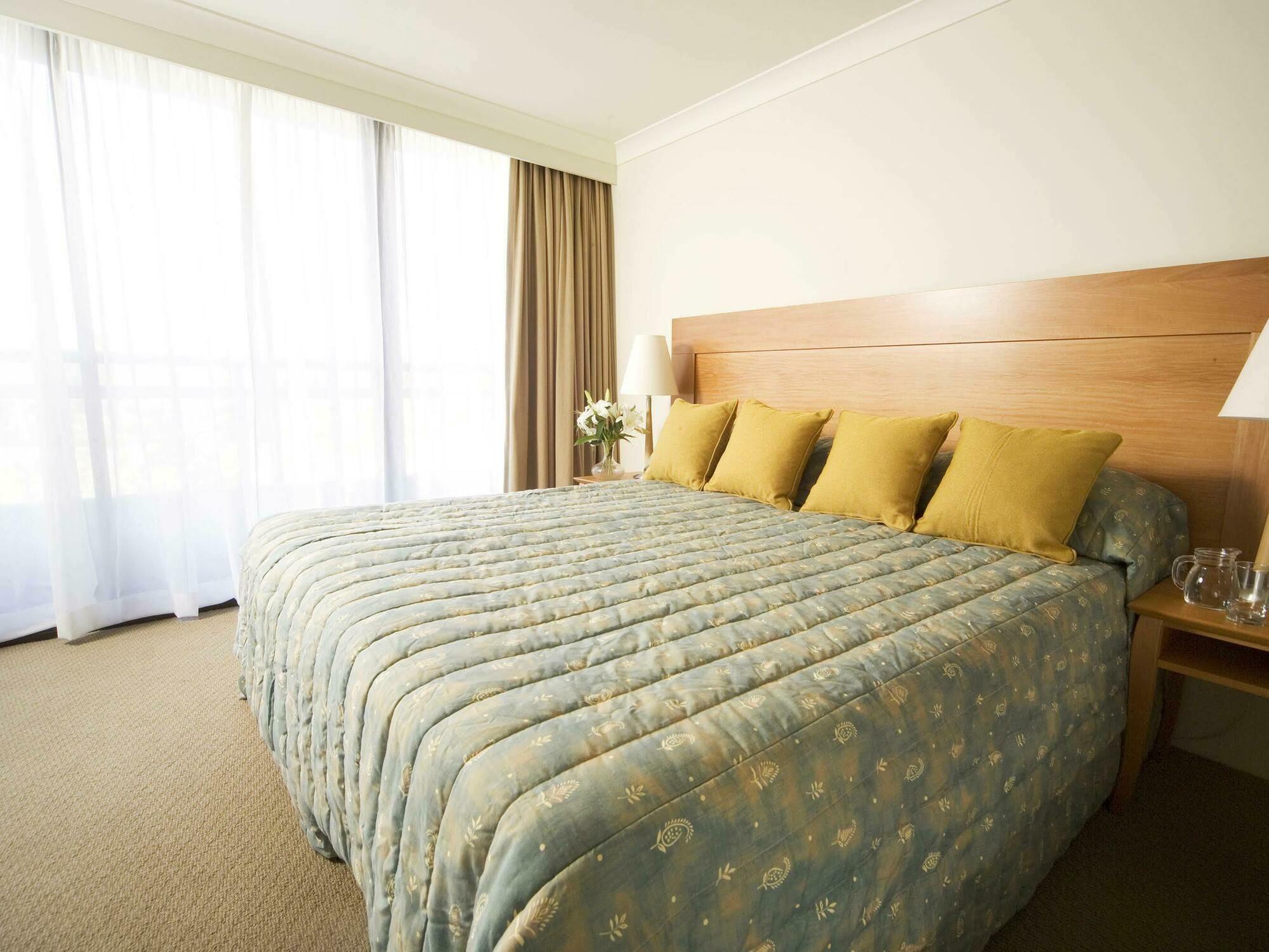 Breakfree Capital Tower Apartments Канберра Номер фото